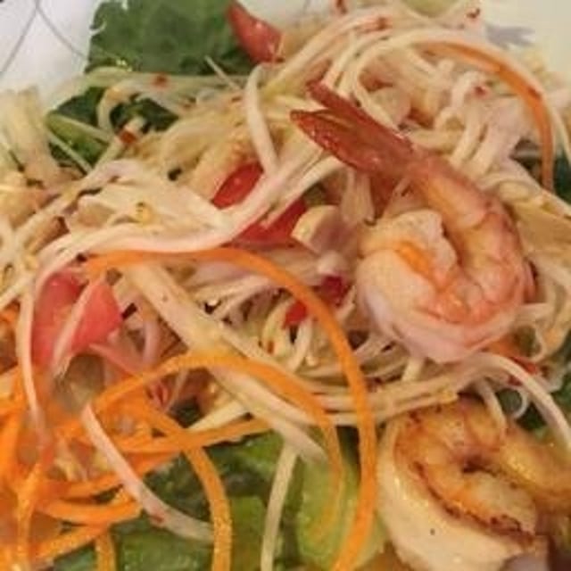 Green Papaya Salad (Som Tum).